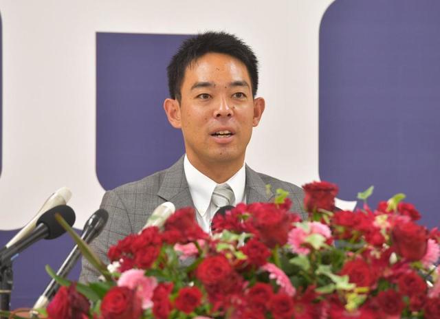 広島入団の秋山翔吾　決め手は「２０００本」、３年総額５億円、背番号は『９』