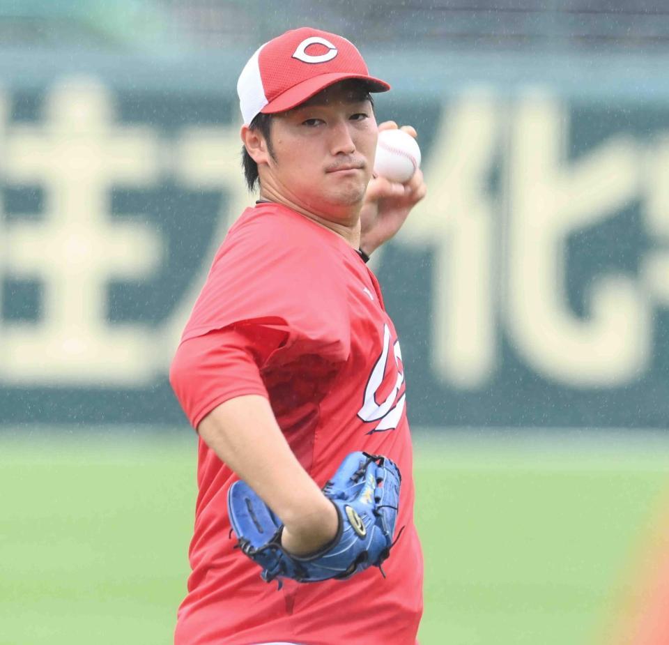 　キャッチボールする床田（撮影・山口登）