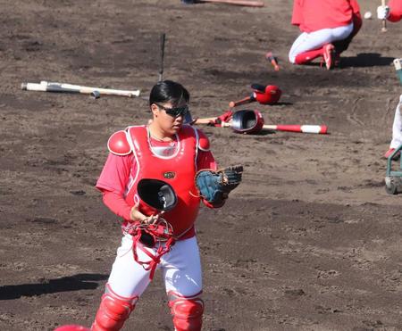 ２軍で汗を流す石原