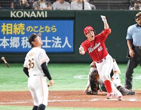 広島・磯村　延長十一回ド派手に決めたプロ初満塁弾　東京ドーム今季初星で３位タイ浮上