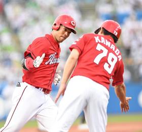 広島が猛攻　３回までに１３得点大暴れ　秋山が３号３ラン含む４打点