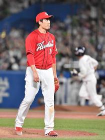 広島・九里３悲弾　二回サンタナに、五回長岡に、六回山田にソロソロソロ　制球ミス反省