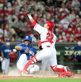 広島、悔し４連敗　連続無得点「２１」でストップも　４位ＤｅＮＡとゲーム差なし