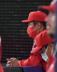 広島・佐々岡監督　床田負傷退場に「これはもう心配です」「下半身は下半身ということで」