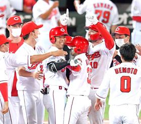 広島・秋山、サヨナラ打ァ　九回３点差大逆転！連敗大脱出！　ピースナイターで大仕事