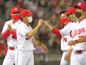 コロナ禍で主力離脱も連敗止めた広島・河田代行監督、森下の完封に最敬礼「それに尽きるよね」