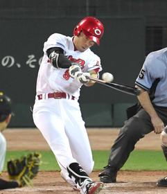 右投げ左打ち好打者・秋山流真逆の打法