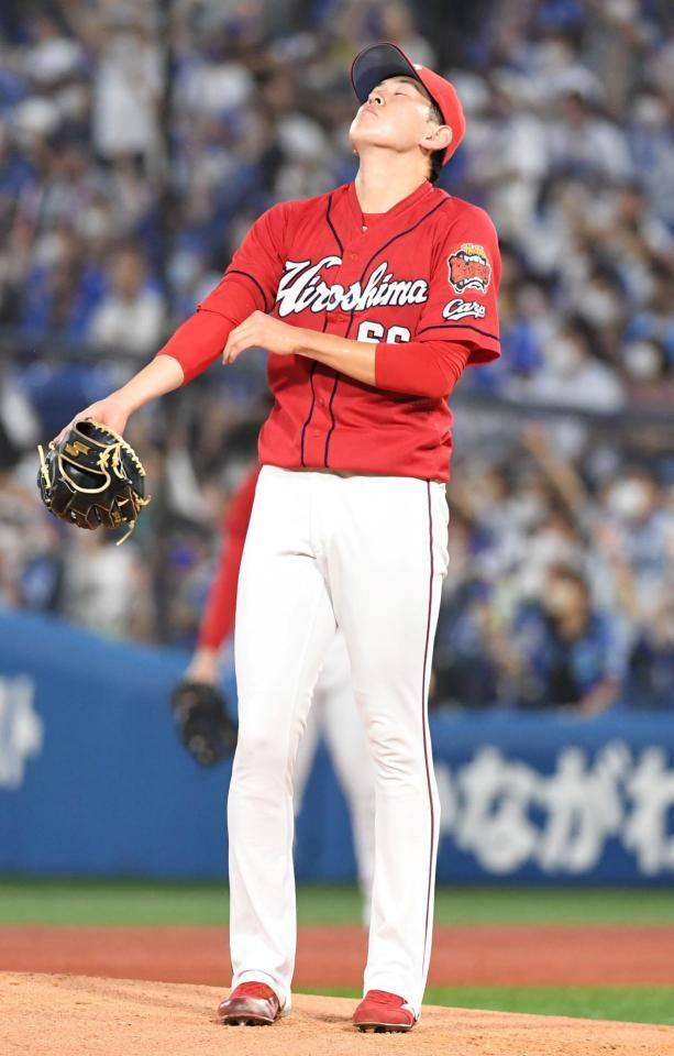 　１回、遠藤は宮崎（左）に２者連続本塁打を浴びる（撮影・佐藤厚）