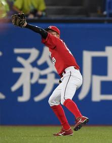 広島　大盛ビーム！さく裂　ピンチ阻止の美技に九里もガッツポーズ