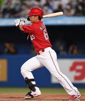 　１回、先制の右前適時打を放つ西川（撮影・開出牧）