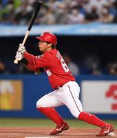 　１回、左越え二塁打を放つ羽月（撮影・開出牧）