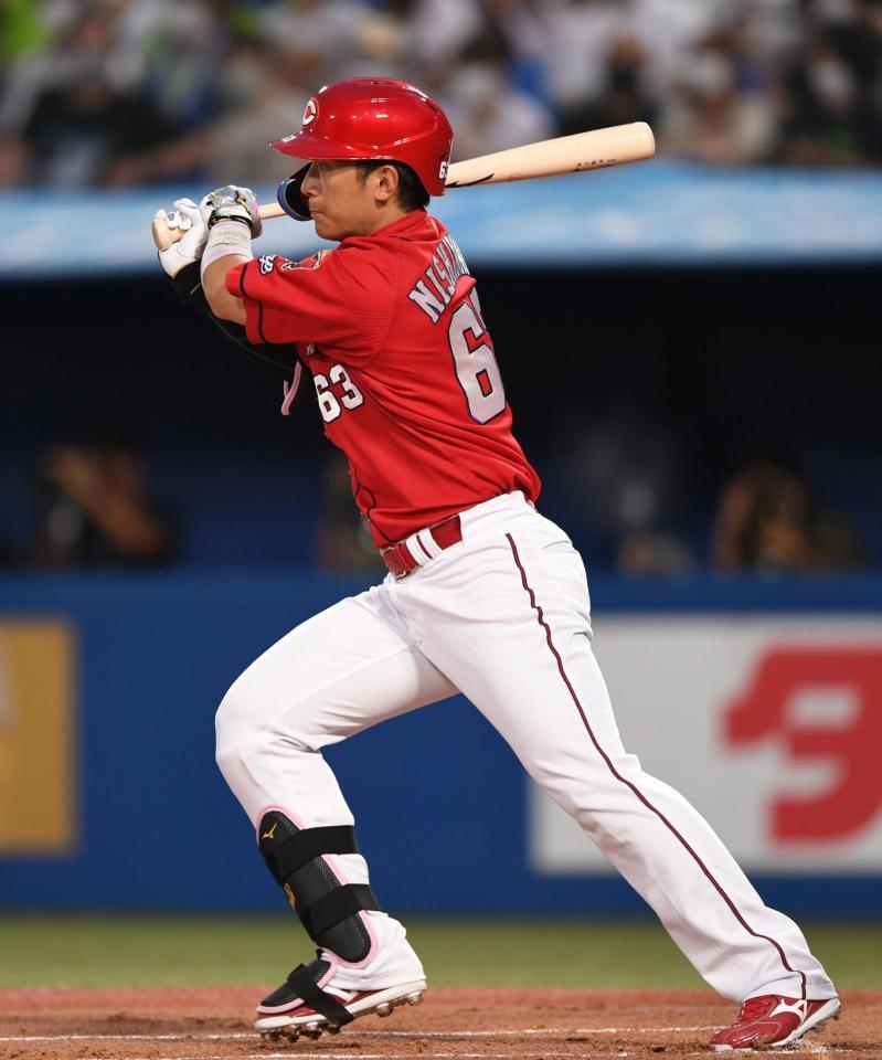 　１回、先制の右前適時打を放つ西川（撮影・開出牧）