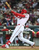 　３回、左中間ソロを放つマクブルーム