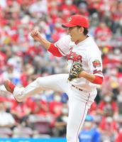 　７回、ソトを空振り三振に仕留めて雄たけびを上げる遠藤（撮影・立川洋一郎）