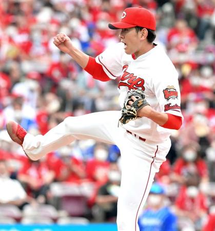 　７回、ソトを空振り三振に仕留めて雄たけびを上げる遠藤（撮影・立川洋一郎）