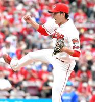 　７回、ソトを空振り三振に仕留めて雄たけびを上げる遠藤（撮影・立川洋一郎）