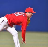 　７回、気合の投球を見せる森下（撮影・吉澤敬太）