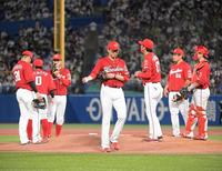 　６回、降板する大瀬良（撮影・金田祐二）