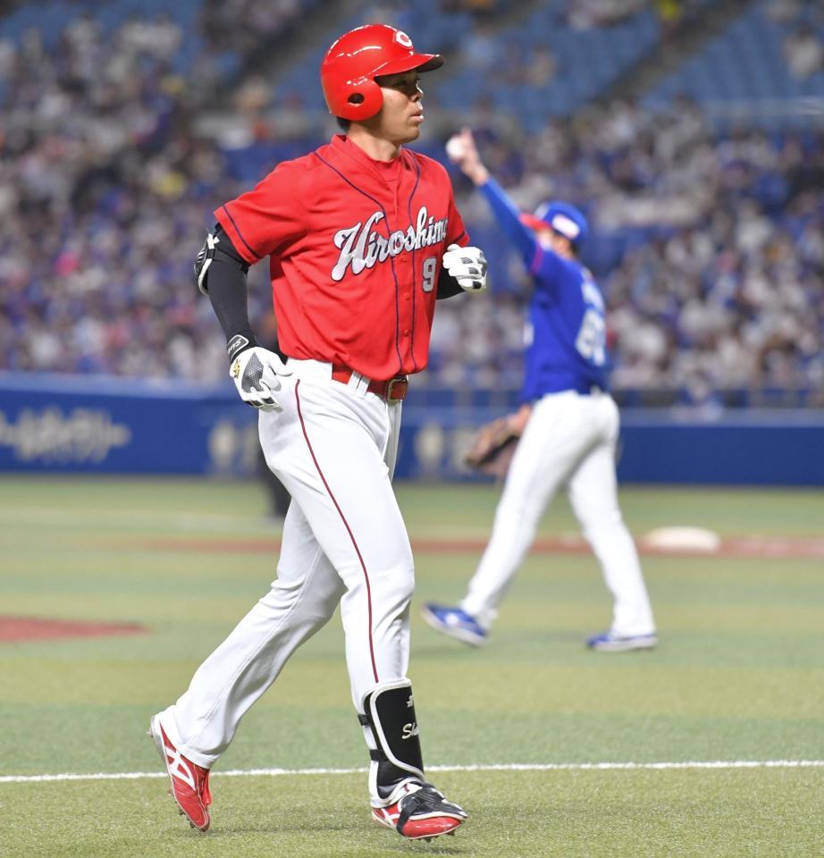 　中日戦で左飛に倒れた秋山＝８日