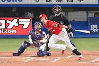 　３回、中前適時打を放つ大瀬良（撮影・伊藤笙子）