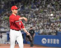 　６回、悔しそうに降板する大瀬良（撮影・金田祐二）