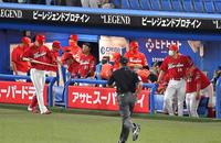 　ヤクルトに競り負けた広島ナイン