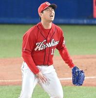 　４回、塩見に２点適時打を許し顔をゆがめる野村（撮影・高石航平）