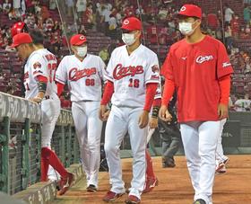 広島・佐々岡真司監督　Ｖ逸に「監督である僕の全責任」　逆転ＣＳへ残り１０試合