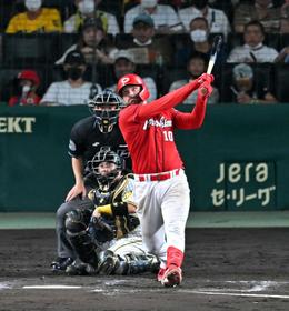 広島・マクブルーム　７・１６以来の猛打賞　６戦ぶりスタメンで執念体現
