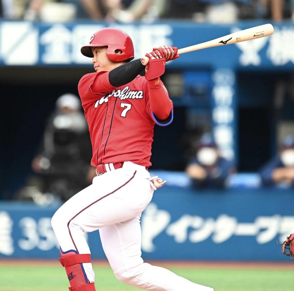 ６回、２点適時打を放つ堂林（撮影・高石航平）