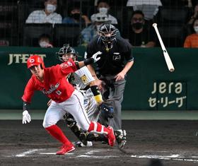 カープ上本　延長十一回Ｖ撃　単独４位浮上　残り４戦逆転ＣＳへ