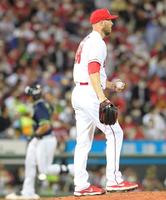 ７回、オスナ（左）に逆転３ランを浴びるターリー（撮影・立川洋一郎）