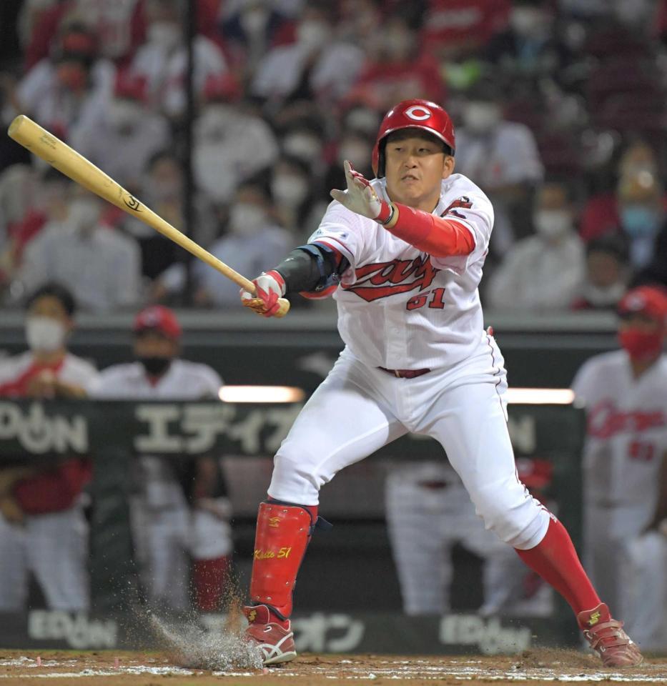 　７回、二ゴロに倒れる小園（撮影・北村雅宏）