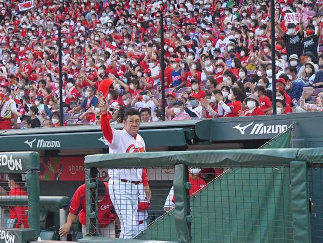 広島 辞任の佐々岡監督「みんなを優勝、CSにつれていけなかったことでお詫びした」