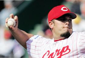 広島　ナックルボーラーのＯＢフェルナンデス氏を臨時コーチに　坂田への指導に期待