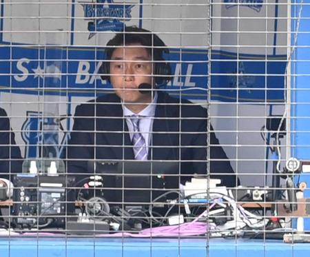 　ＤｅＮＡ対阪神戦を解説する新井貴浩氏（撮影・飯室逸平）