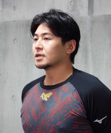 　新井新監督と共闘を誓う会沢