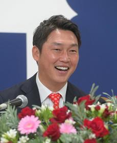 広島・新井貴浩新監督　背番号は未定？「１５番ください」も「じかには怖くて言えない」
