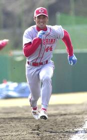 広島　元ヤクルトの福地寿樹氏が入閣　“足を使った野球”復活へ