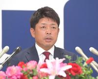 　コーチ就任会見に臨み抱負を語る石原慶幸氏（撮影・立川洋一郎）