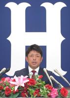 　コーチ就任会見に臨み抱負を語る石原慶幸氏（撮影・立川洋一郎）
