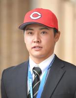 　取材に応じる大阪観光大・久保修（撮影・高部洋祐）