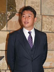 広島　新井新監督が日南入り　「ワクワクしながら見たい」