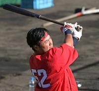 午後、全体練習メニューに加わり打ち込む末包