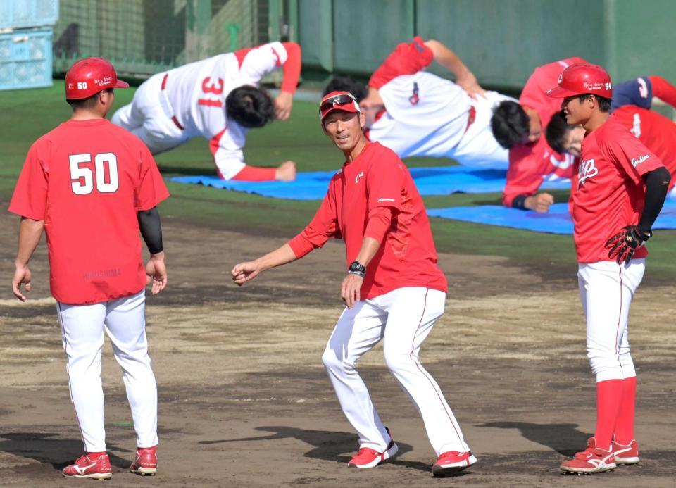 伝統の機動力野球復活へ尽力する福地コーチ　