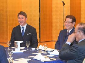 広島　新井監督「自慢してもらえるようなチームを作りたい」ＯＢ会で大きな拍手