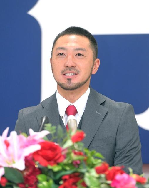広島 菊池涼介 ｖ奪回へ新井新監督と若手の いいパイプ役に 来季４年契約の最終年 広島カープ デイリースポーツ Online