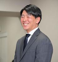 　契約を更改し取材に応じる大瀬良（撮影・立川洋一郎）