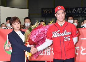 広島ドラ１・斉藤　習慣は第二の天性なり　母と紡いだプロの夢、高校３年間グラブ使い続け宝物