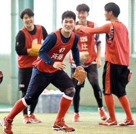 広島ドラ１斉藤　キャッチボールで驚きの剛球「抑えて」の声　本人「筋肉量増やしたい」
